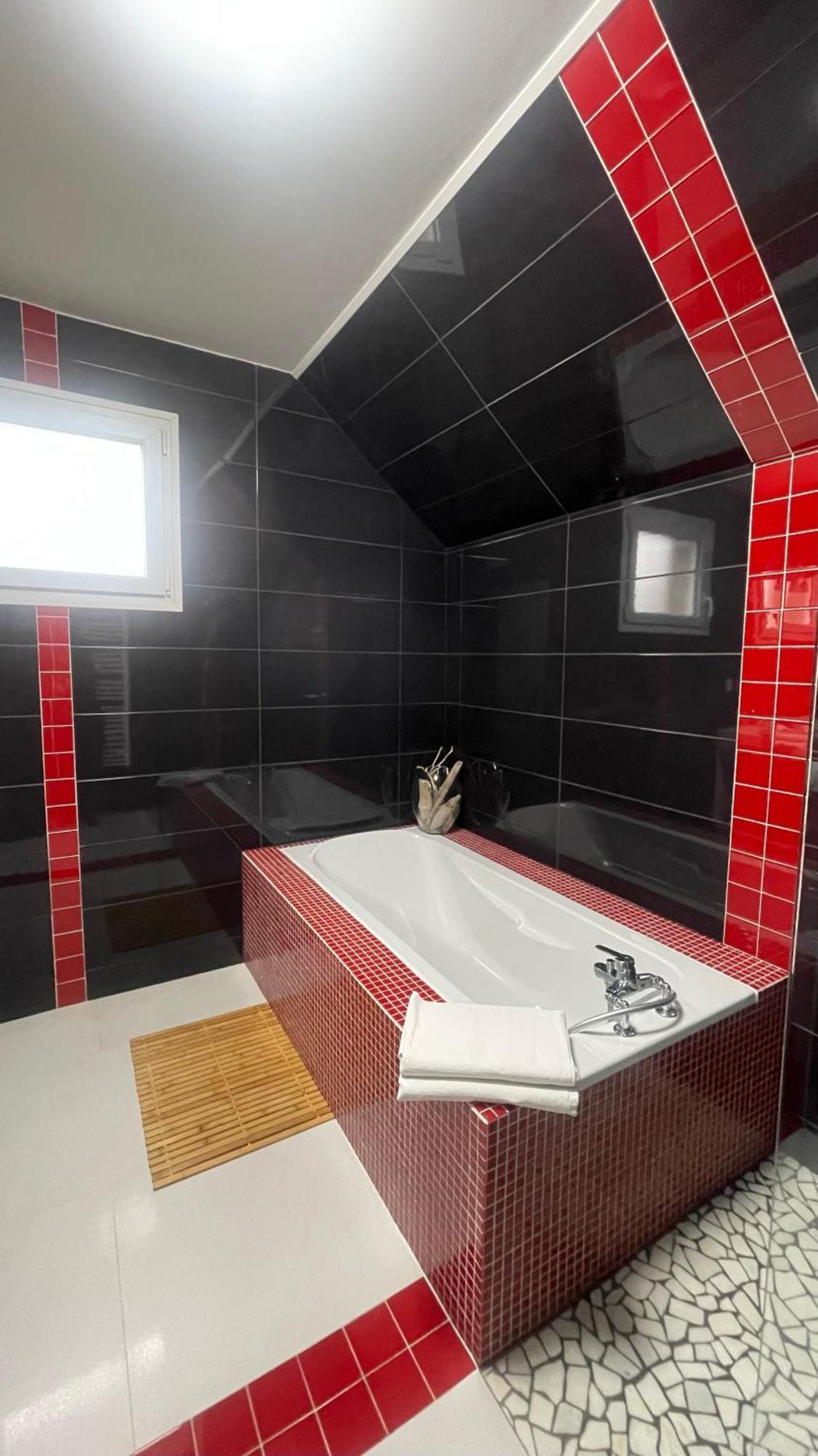 Comme A La Maison Couffy Exteriör bild